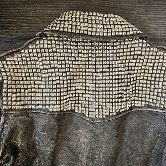 Bess, distressed, black leather, zip front jacket. Unisex, size M. - Picture 9 of 9